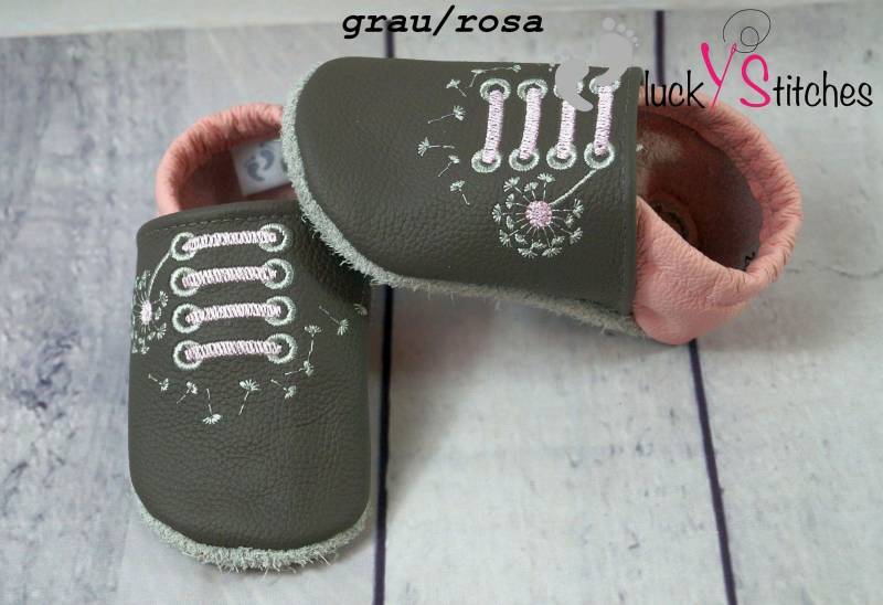 Krabbelschuhe, Lederpuschen, Schnürsenkel Pusteblume, Name, Personalisierbar Krabbelschuhe, Lederpuschen, Schnürsenkel Pusteblume, Name, Personalisierbar von luckystitchesShop