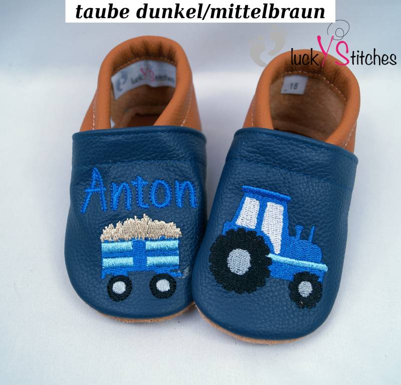 Krabbelschuhe, Lederpuschen, Traktor+Hänger, Namen, Personalisierbar von luckystitchesShop