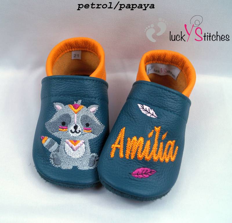Krabbelschuhe, Lederpuschen, Waschbär, Name, Personalisierbar von luckystitchesShop