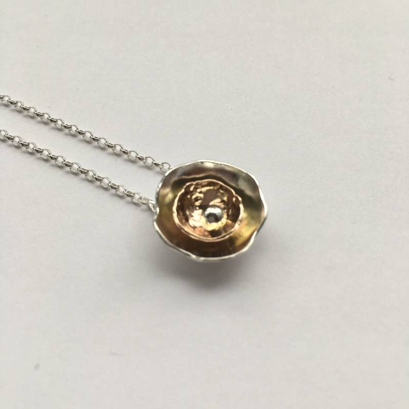 Die Anna-Anhänger, Personalisierte Schmuck, Anpassbare Blumen, Von Hand Gestempelt, Durchbohrt, Blütenblatt Anhänger, Sterling Silber, 9Ct Rose Gold Die Anna-Anhänger, Personalisierte Schmuck, Anpassbare Blumen, Von Hand Gestempelt, Durchbohrt, Blütenblatt Anhänger, Sterling Silber, 9Ct Rose Gold von lucycharlotteUK
