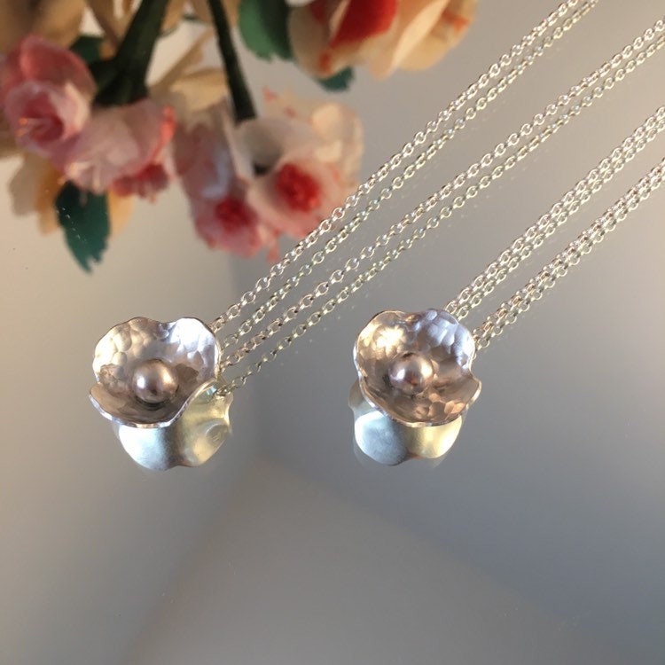 Die Rebecca Anhänger, Personalisierte Schmuck, Anpassbare Blumen, Hand Gestempelt, Von Durchbohrt, Blütenblatt Sterling Silber Die Rebecca Anhänger, Personalisierte Schmuck, Anpassbare Blumen, Hand Gestempelt, Von Durchbohrt, Blütenblatt Sterling Silber von lucycharlotteUK