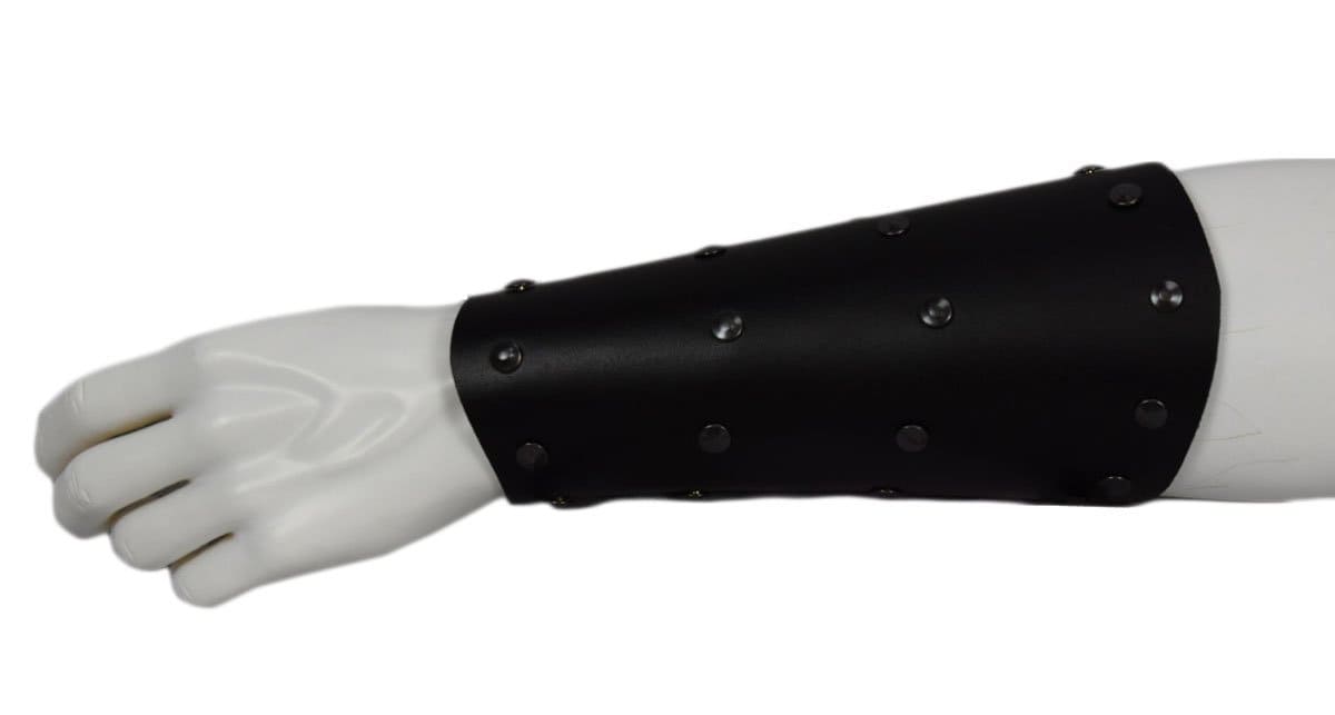 Long Bracer Black Four Lines Studs von lucyfirefashion