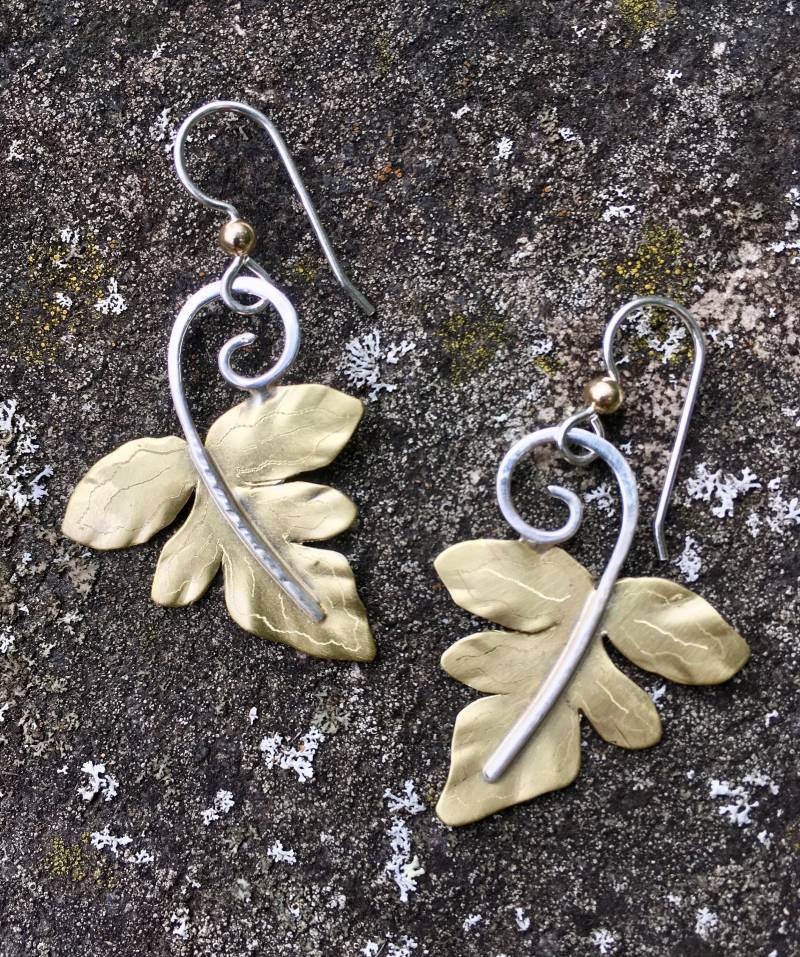 Handgemachte Empfindliche Far Ohrringe, Forest Wear von lucygoldenjewelry
