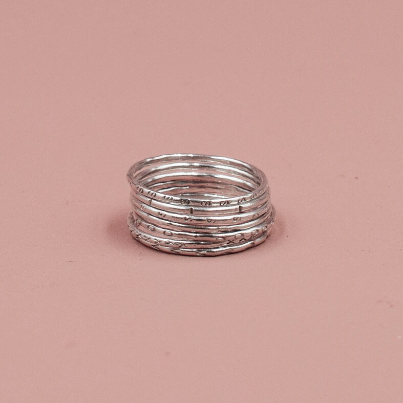 Wochenring Aus 925Er Sterlingsilber, 7 Einzelne Gehämmerte Ringe, Stapelbar Oder Phalanxförmig von lucyluceshop