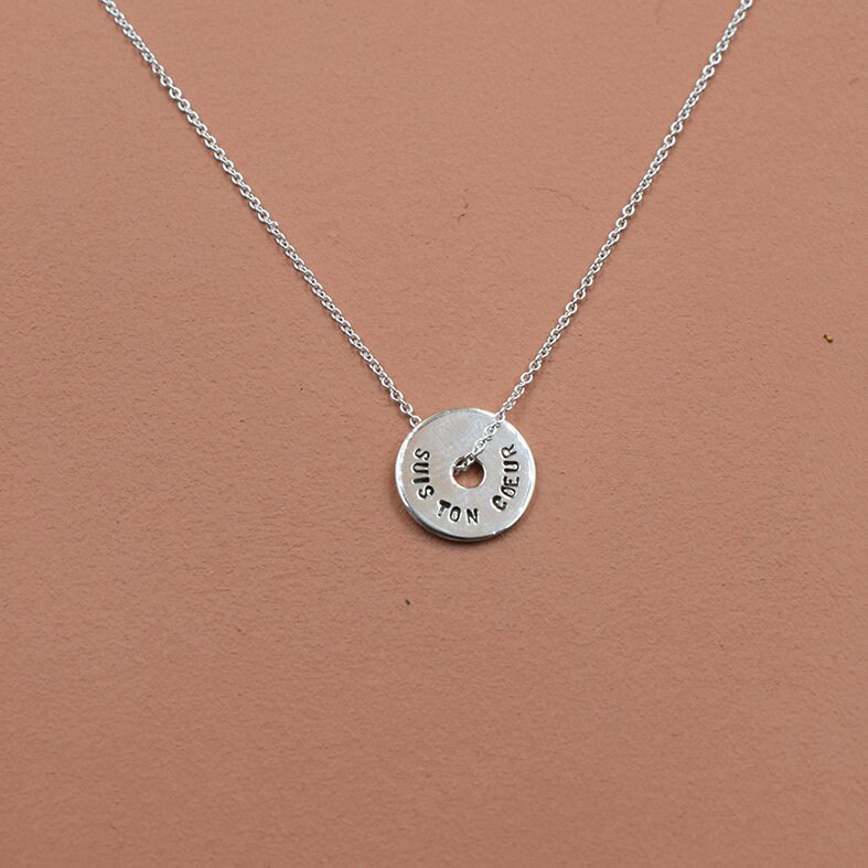 Silberne Token-Halskette Mit Eingravierter Nachricht von lucyluceshop