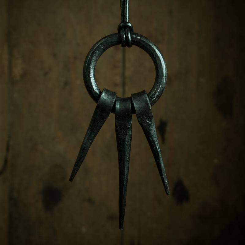 Handgeschmiedete Eisen Spike Anhänger Viking Goth Halskette Handgeschmiedete Eisen Spike Anhänger Viking Goth Halskette von lufolk