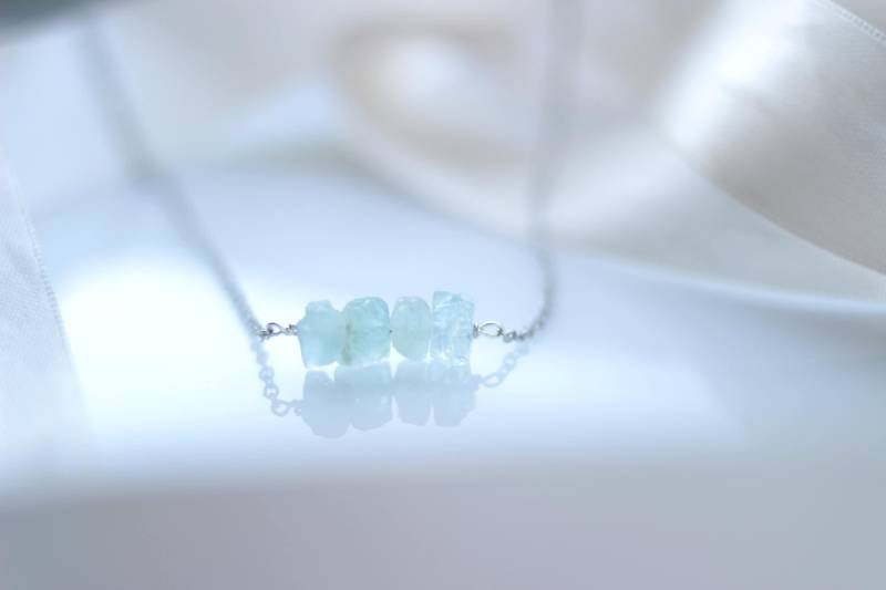 Aquamarin Edelstein Kette Heilsteinkette Naturstein Blauer Goldkette von luisaebeling