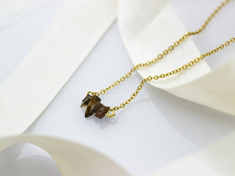 Tigerauge Heilstein Halskette | Edelstein Schmuck Gold von luisaebeling