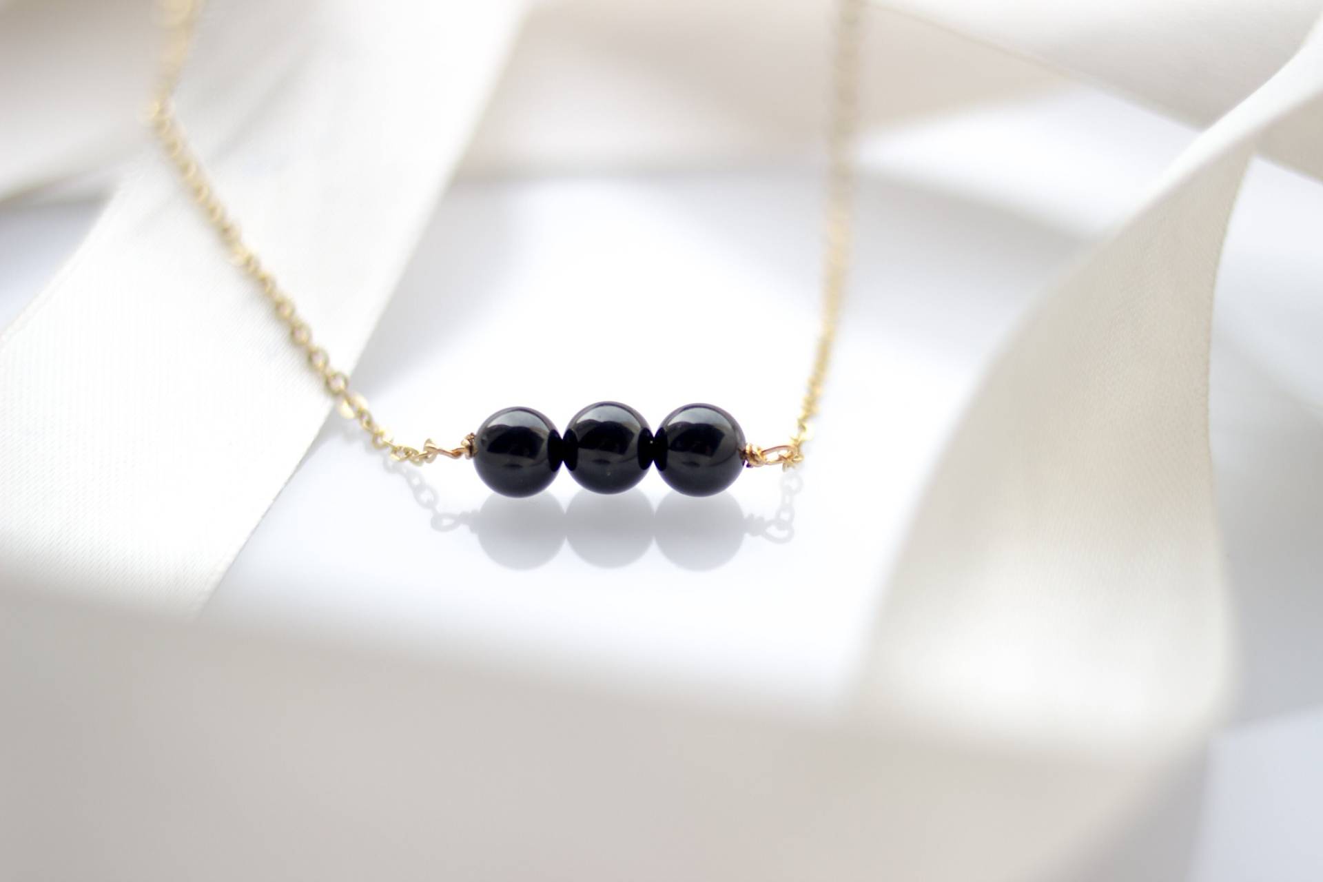 Turmalin Anhänger Halskette Edelstein Perle Gold Schmuck Heilsteinkette Turmalin Anhänger Halskette Edelstein Perle Gold Schmuck Heilsteinkette von luisaebeling