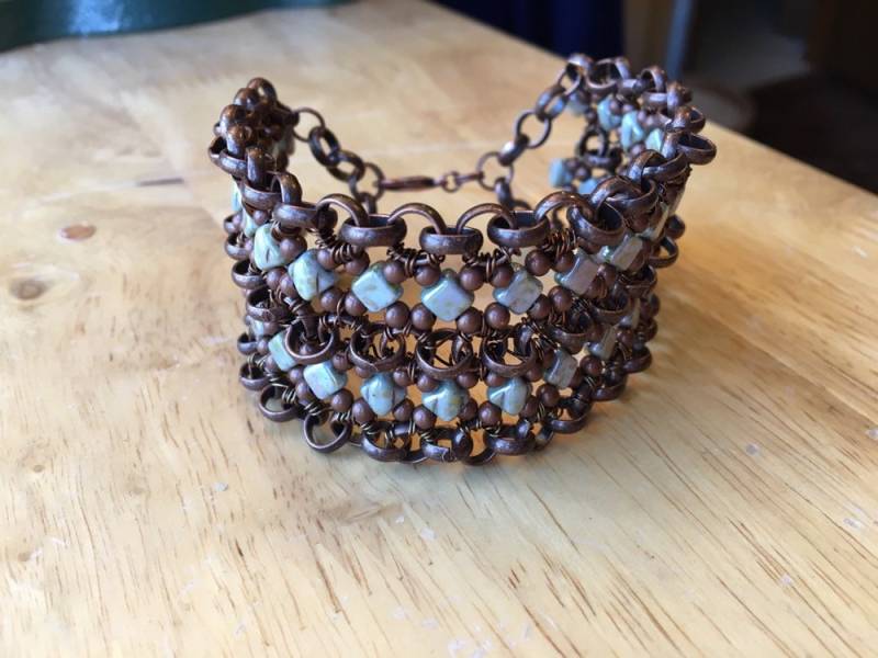 Bronze Armband Mit Hellgrünen Diamantperlen von lukama