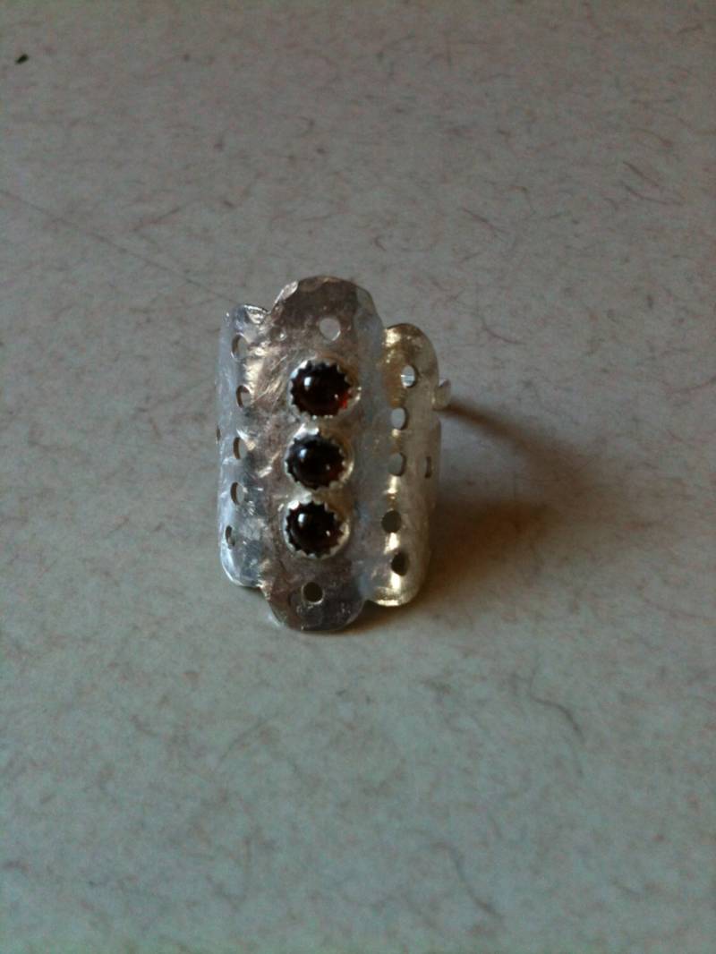 sterling Silber Wickelring Mit Tiefroten Granat Cabachons Verziert von lukama