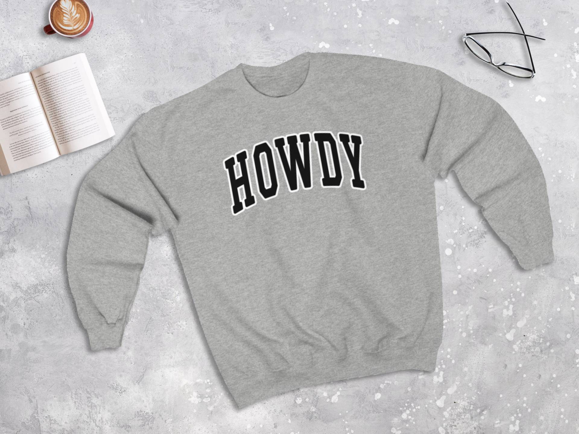 Howdy College Style Sweatshirt, Crewneck Sweater Schwarz | Unisex von lukassfr