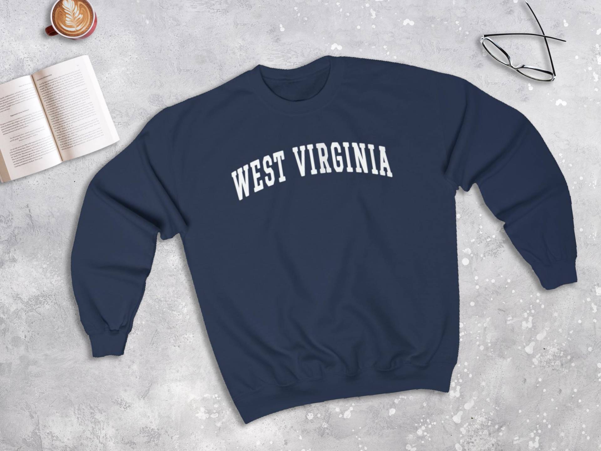 West Virginia College Style Sweatshirt, Sweater | Unisex von lukassfr