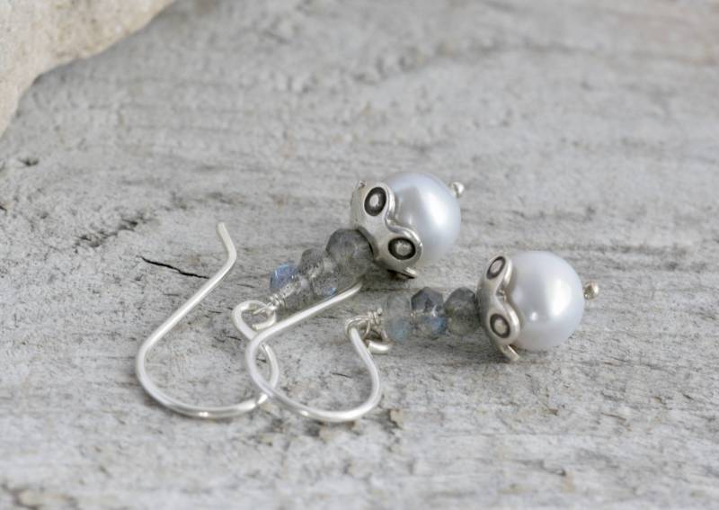 Pearl Labradorit Hill Tribe Sterling Silber Baumeln Ohrringe/Natürliche Edelsteine Luluglitterbug Pearl Labradorit Hill Tribe Sterling Silber Baumeln Ohrringe/Natürliche Edelsteine Luluglitterbug von luluglitterbug