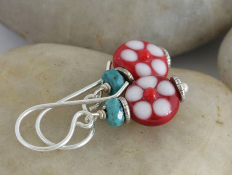 Rote Blume Lampwork Glas Türkis Sterling Hill Tribe Silber Ohrringe // Handgefertigter Schmuck Luluglitterbug Rote Blume Lampwork Glas Türkis Sterling Hill Tribe Silber Ohrringe // Handgefertigter Schmuck Luluglitterbug von luluglitterbug