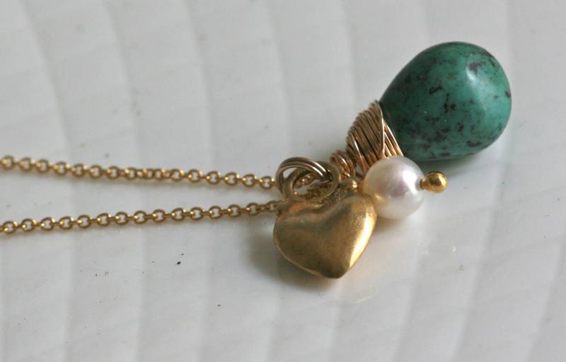 Türkis Herz Perle Gold Vermeil Charm Halskette Türkis Herz Perle Gold Vermeil Charm Halskette von luluglitterbug