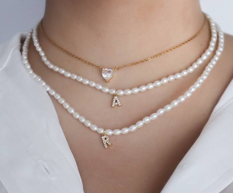 Süßwasserperle Initial Halskette Buchstabe, Gold Oder Silber Süßwasserperle Initial Halskette Buchstabe, Gold Oder Silber von lunaejewelryshop