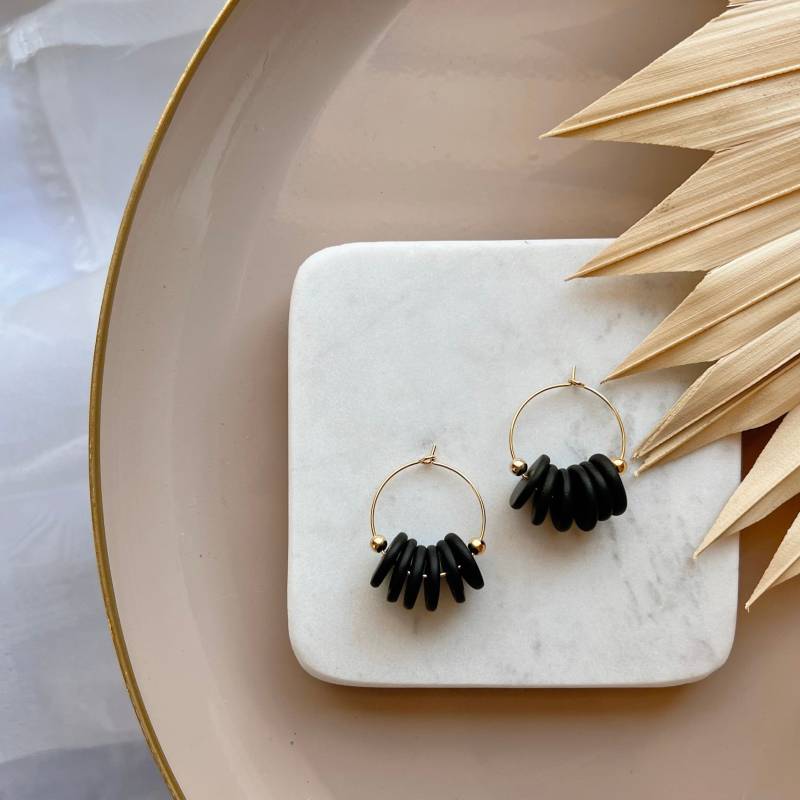 Cleo | Klein || Schwarz | Ton Ohrringe Polymer Clay Handgefertigte Statement Geschenke Für Sie von lunaraphael