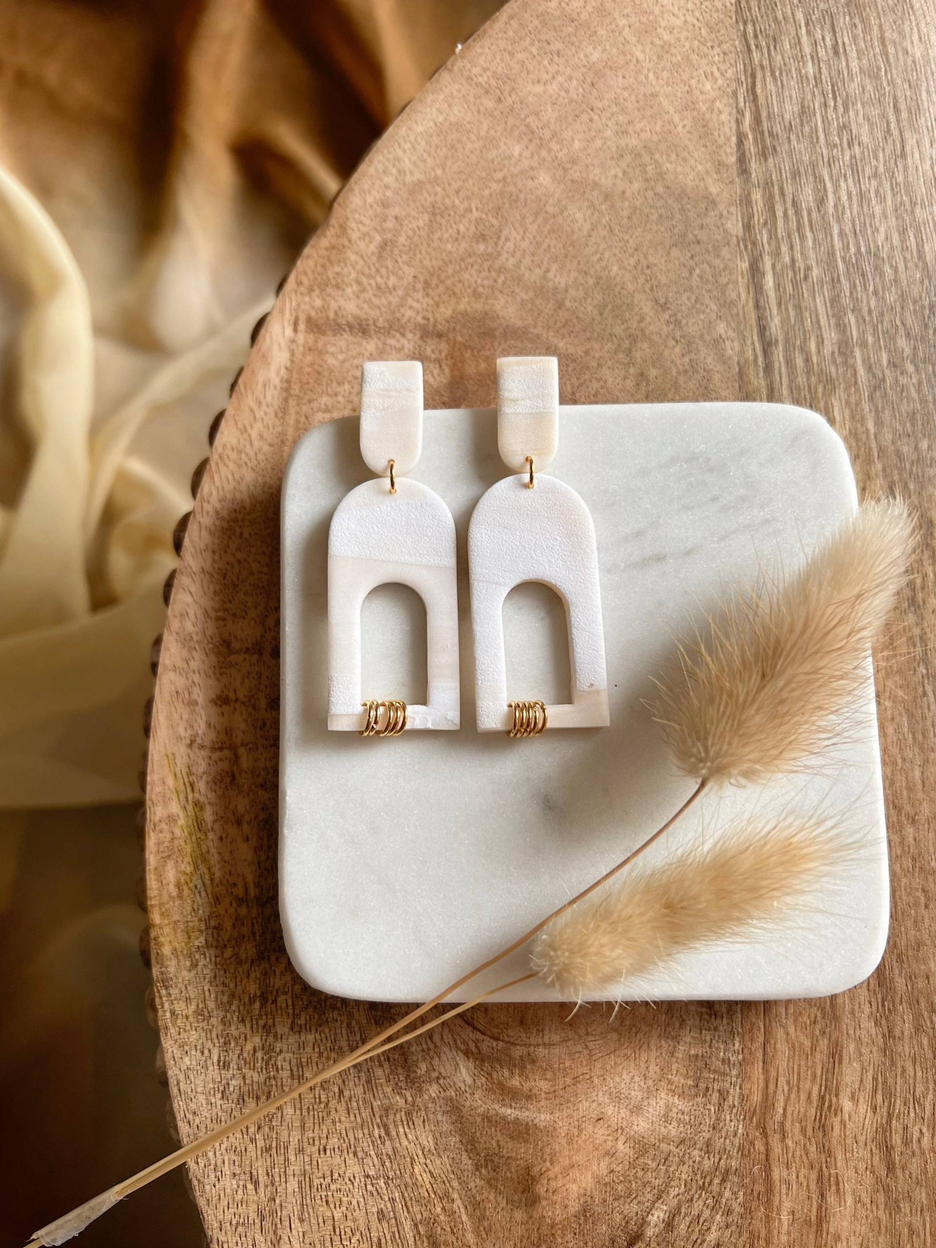 Isla || Creme | Ton Ohrringe Polymer Clay Moderne Handgemachte Boho Geschenke Für Sie von lunaraphael