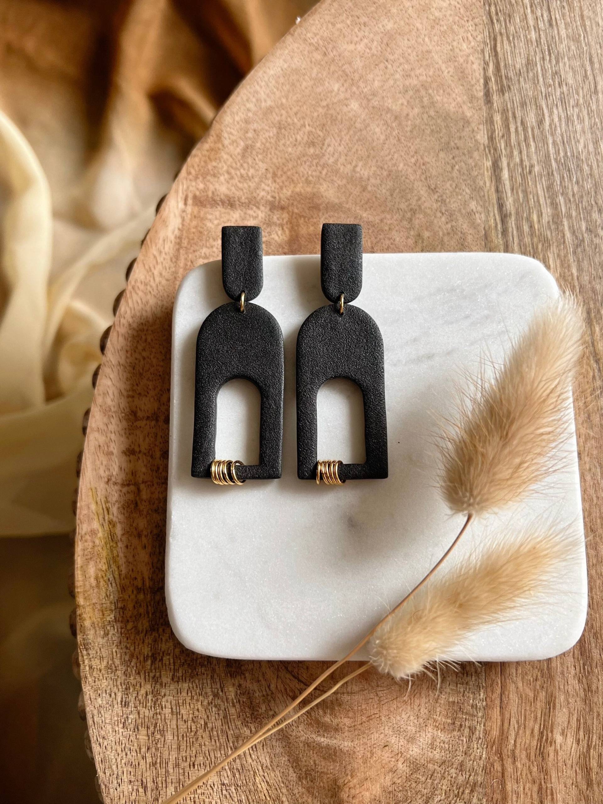 Isla || Schwarze | Ton Ohrringe Polymer Clay Moderne Handgemachte Boho Geschenke Für Sie von lunaraphael