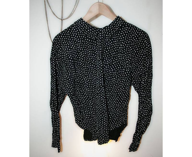 Retro Shirt Weißes Dreieck Abstrakte Schwarze Bluse Größe S/M Retro Shirt Weißes Dreieck Abstrakte Schwarze Bluse Größe S/M von lunlalunla