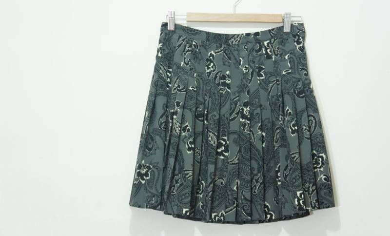 Vintage Grau Schwarz Abstrakte Flora Pleated 80Er Jahre Rock Größe M Vintage Grau Schwarz Abstrakte Flora Pleated 80Er Jahre Rock Größe M von lunlalunla
