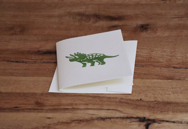 luscinia Handbedruckte Stoff-Grußkarte "Dinosaurier Grün" mit Briefumschlag von luscinia
