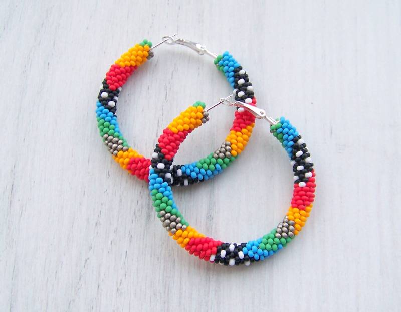 Bunte Creolen - Perlenarbeit Perlenschmuck Rocailles Perlen Ohrringe Elegant Geometrisch Patchwork Moderne von lutita