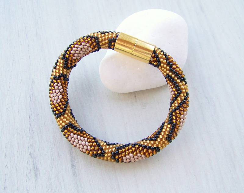 Bead Crochet Statement Ouroboros Armband - Braun Gold Schlange Dickes Modernes Perlenseil Schlangenarmband von lutita