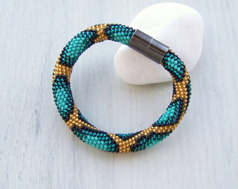 Glasperlen Häkelschmuck Ouroboros Armband - Glamour Schlange Schmales Statement Modernes Perlenseil von lutita