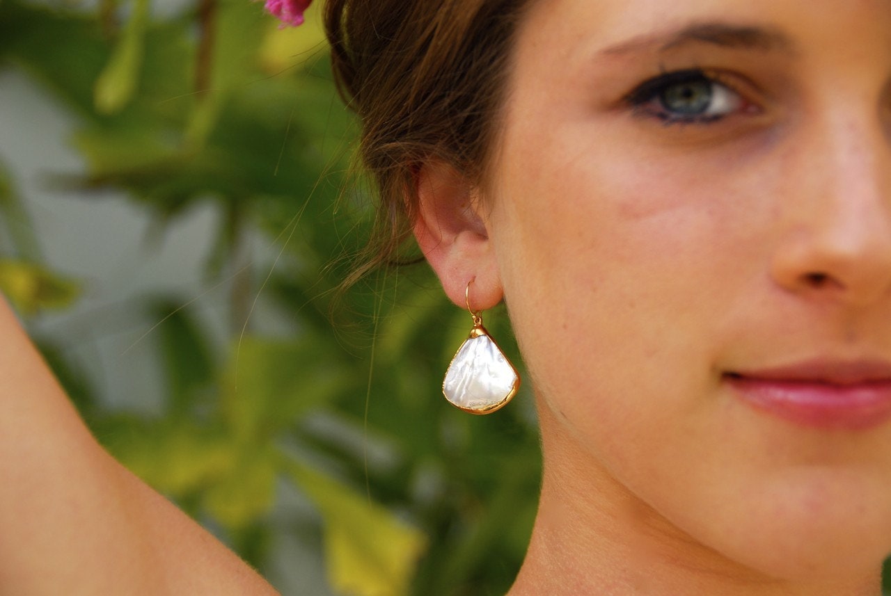 Maya Aura/Mutter Der Perle Ohrringe 24Kt Rustikaler Gold Oder Fein Silber von luxdivine