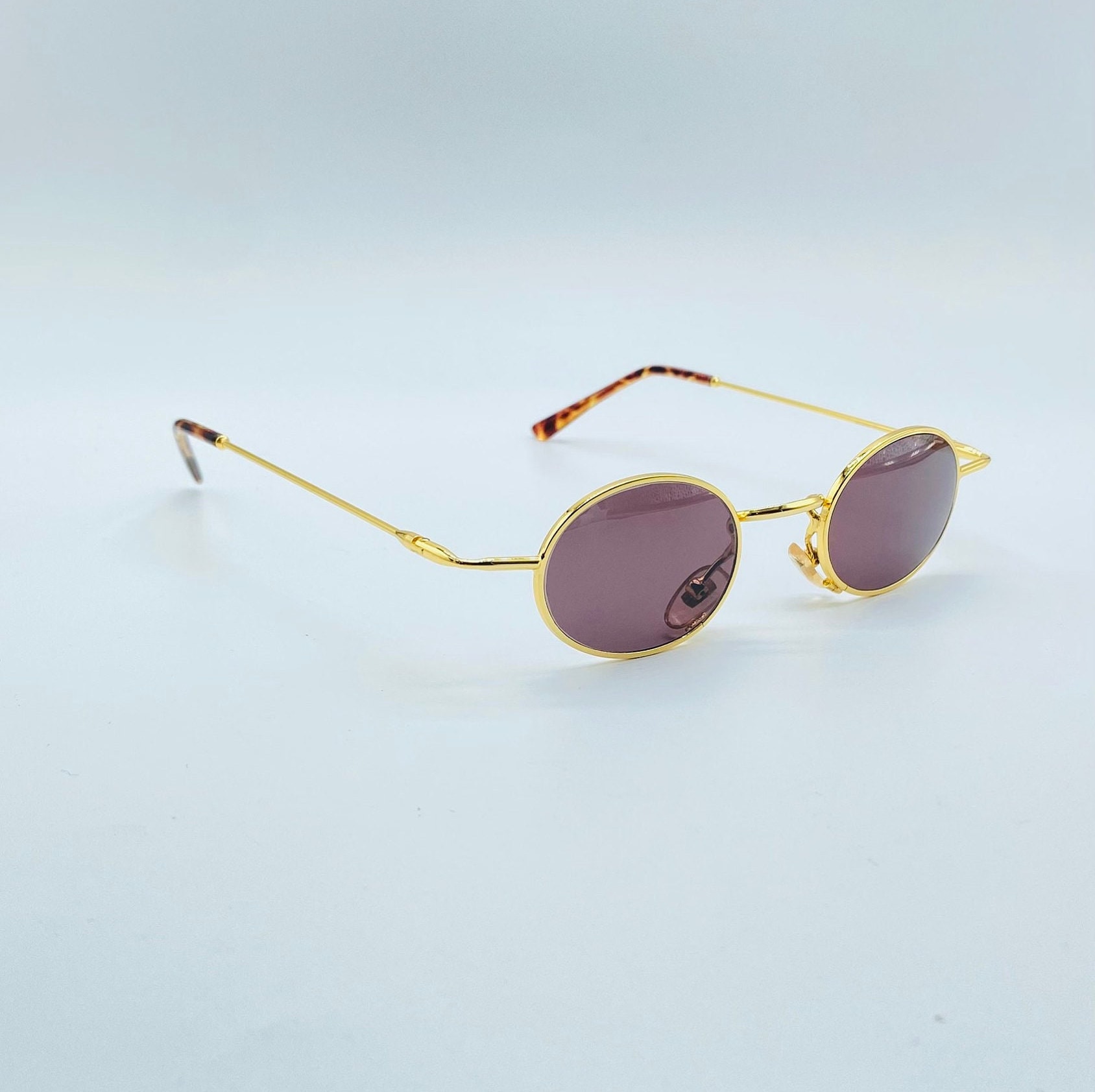 Europa Valottica 476 90Er Vintage Gold Kleine Slim Ovale Sonnenbrille Frauen & Männer Nie Benutzt Made in Italy von luxorysunglassesco