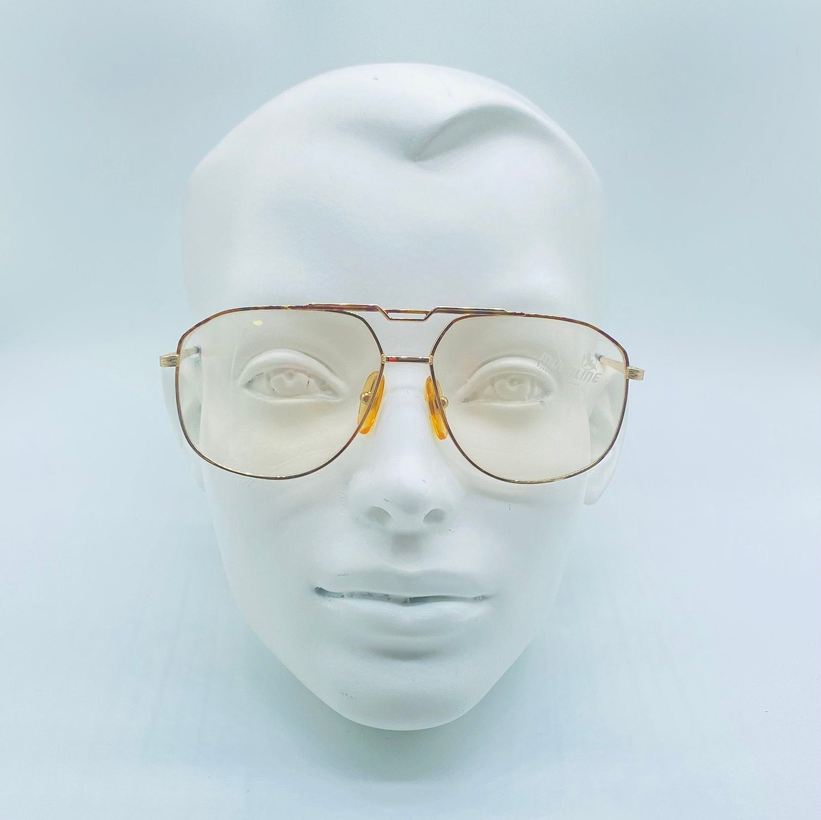 Multiline Aviator 80Er Jahre Vintage Gold Und Tortoise Einzigartige Brillen Damen & Herren Rahmen Nos Made İtaly Multiline Aviator 80Er Jahre Vintage Gold Und Tortoise Einzigartige Brillen Damen & Herren Rahmen Nos Made İtaly von luxorysunglassesco