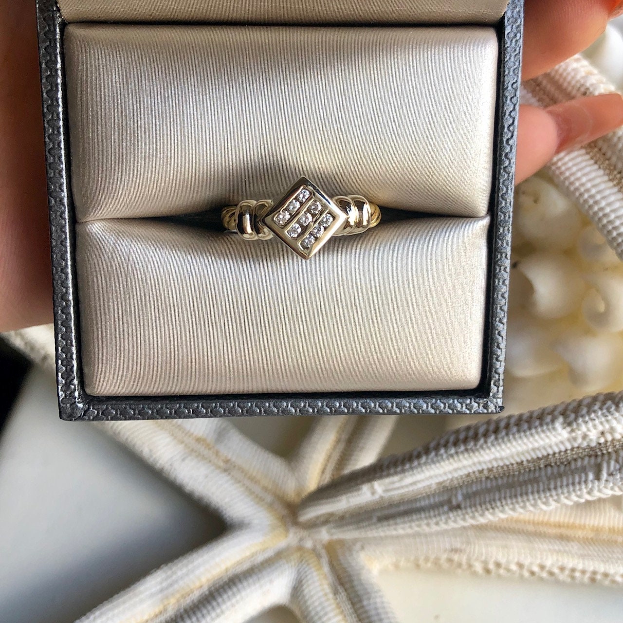 Nachlass 14K 2Tone Gold Und Weißgold Runder Diamant Ring Seilband Größe 6, 5 Nachlass 14K 2Tone Gold Und Weißgold Runder Diamant Ring Seilband Größe 6, 5 von luxurySFjewelry