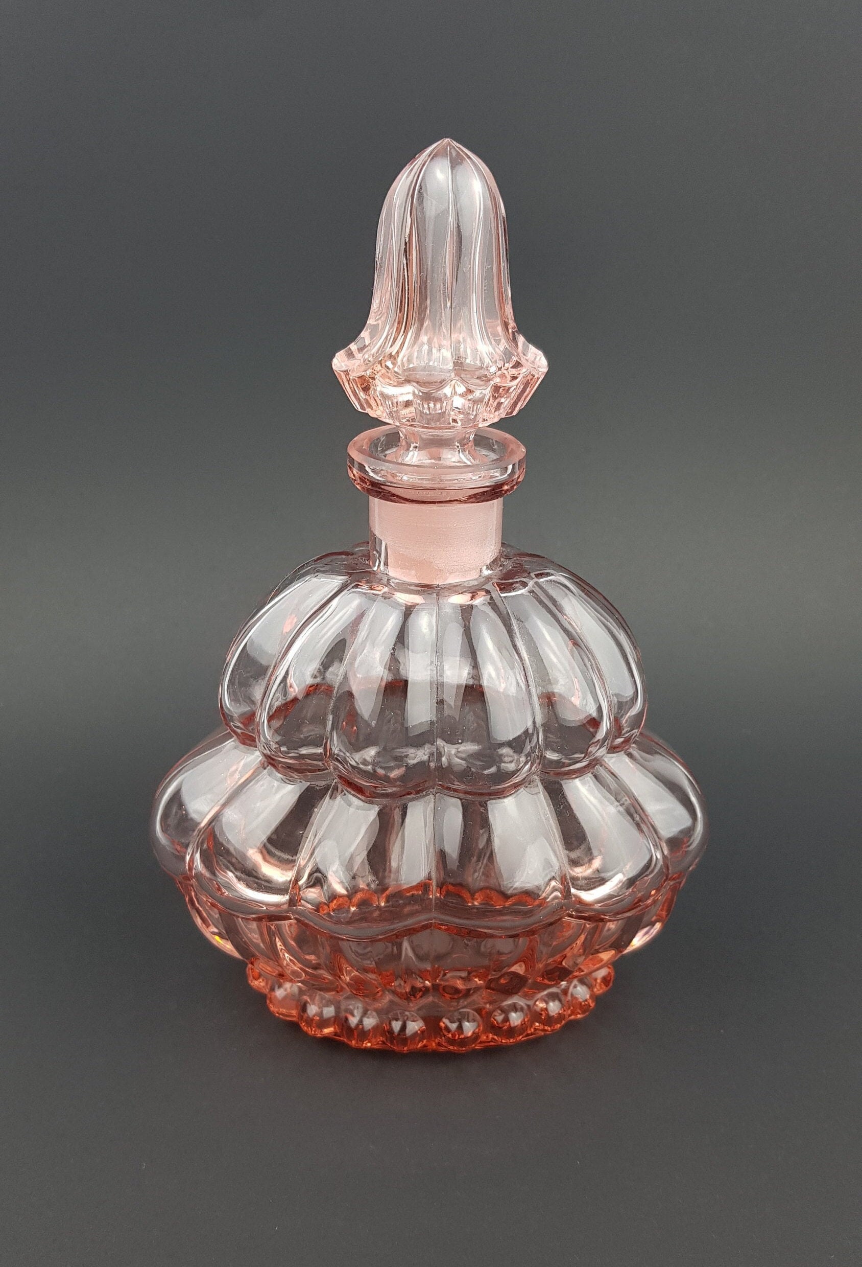 Großer Parfüm Flakon Glas Rosalin Mit Stöpsel Großer Parfüm Flakon Glas Rosalin Mit Stöpsel von lwiedbeauty