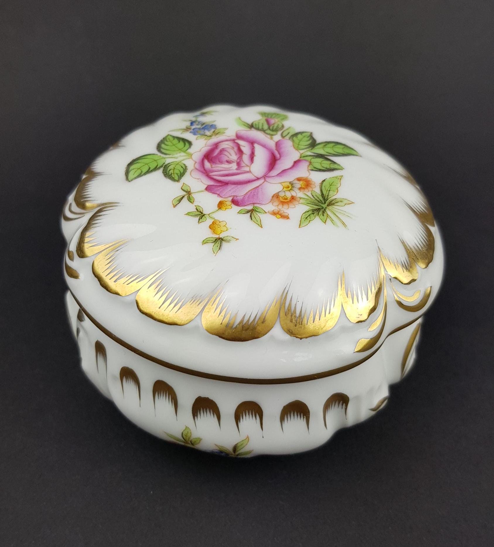 Herend Ungarn Vintage Porzellan Schatulle Schmuckdose Rund Mit Deckel Herend Ungarn Vintage Porzellan Schatulle Schmuckdose Rund Mit Deckel von lwiedbeauty