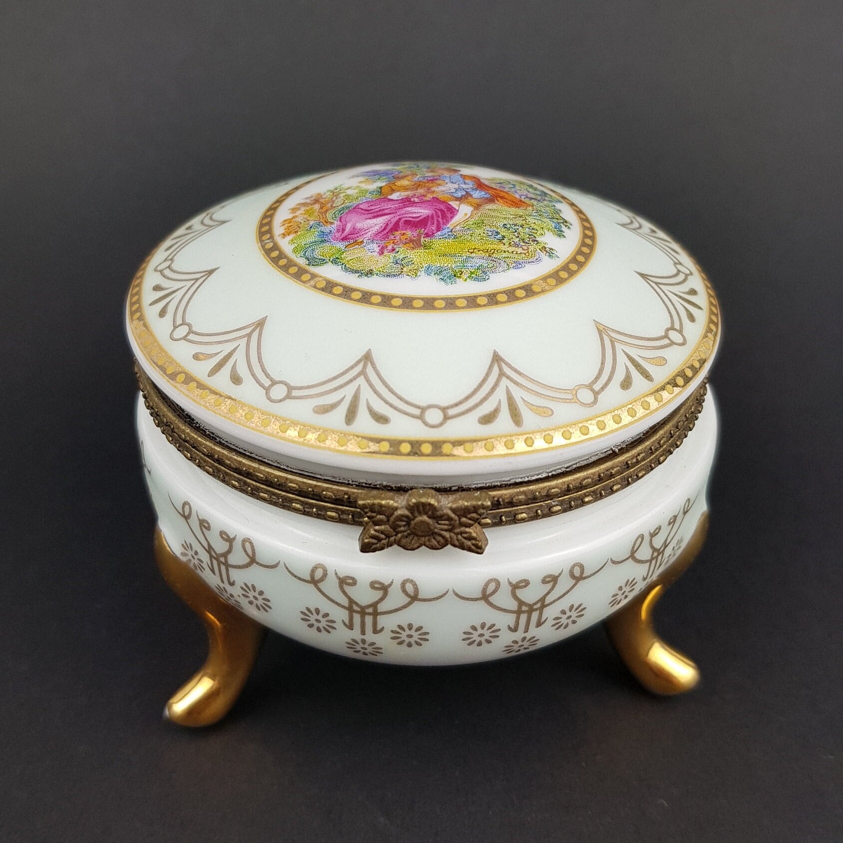 Limoges Wunderschöne Schmuckschatulle Porzellan Handbemalt Frankreich Limoges Wunderschöne Schmuckschatulle Porzellan Handbemalt Frankreich von lwiedbeauty