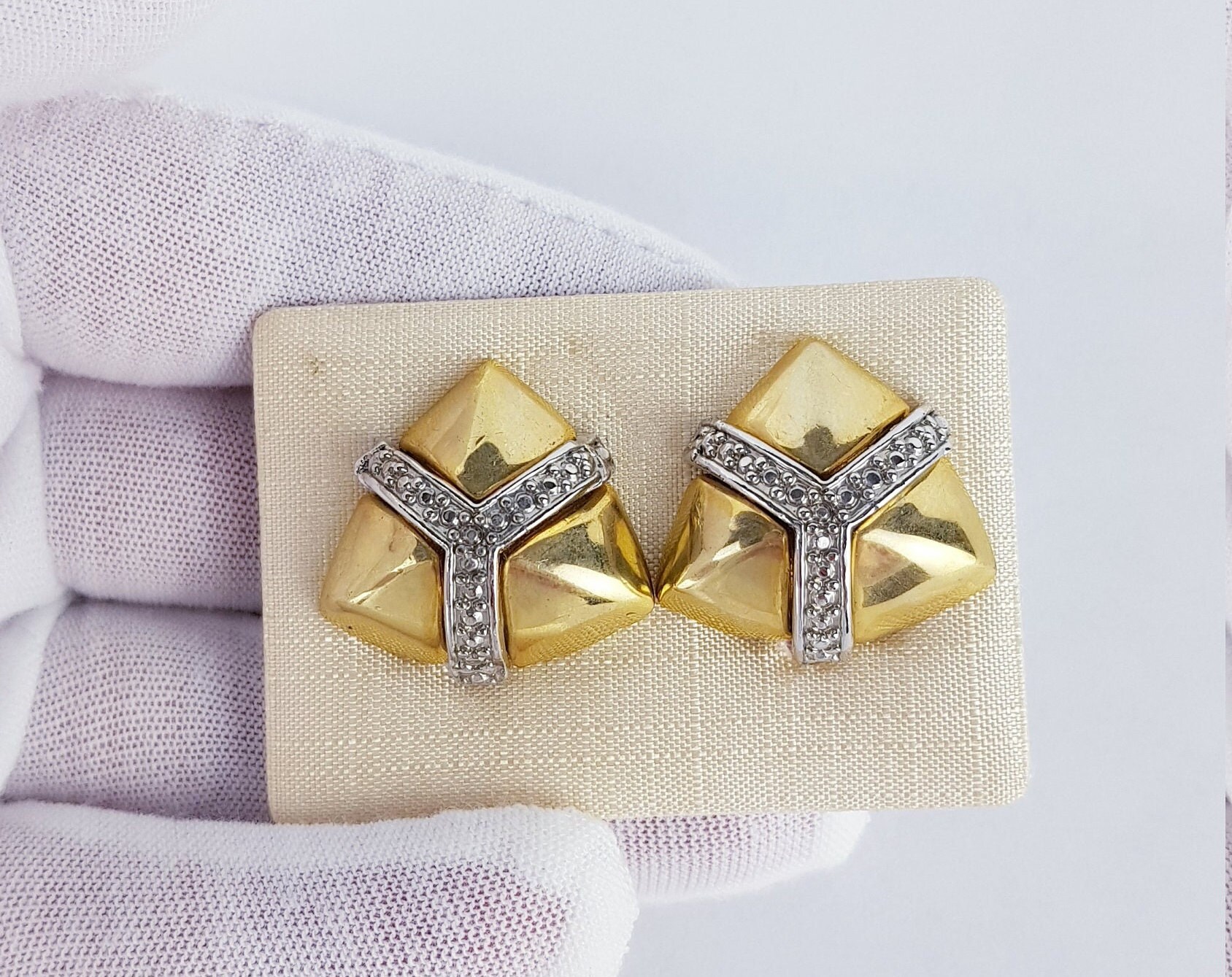 Vintage 60Er Jahre Ohrclips Goldmetall Mit Strasssteinen Dreieckform Vintage 60Er Jahre Ohrclips Goldmetall Mit Strasssteinen Dreieckform von lwiedbeauty