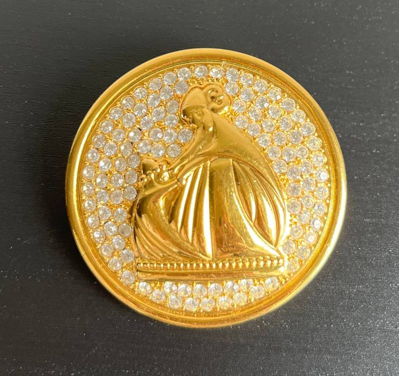 Vintage Brosche Rund Vergoldete Schmucklegierung Swarovski Kristalle Lanvin Vintage Brosche Rund Vergoldete Schmucklegierung Swarovski Kristalle Lanvin von lwiedbeauty