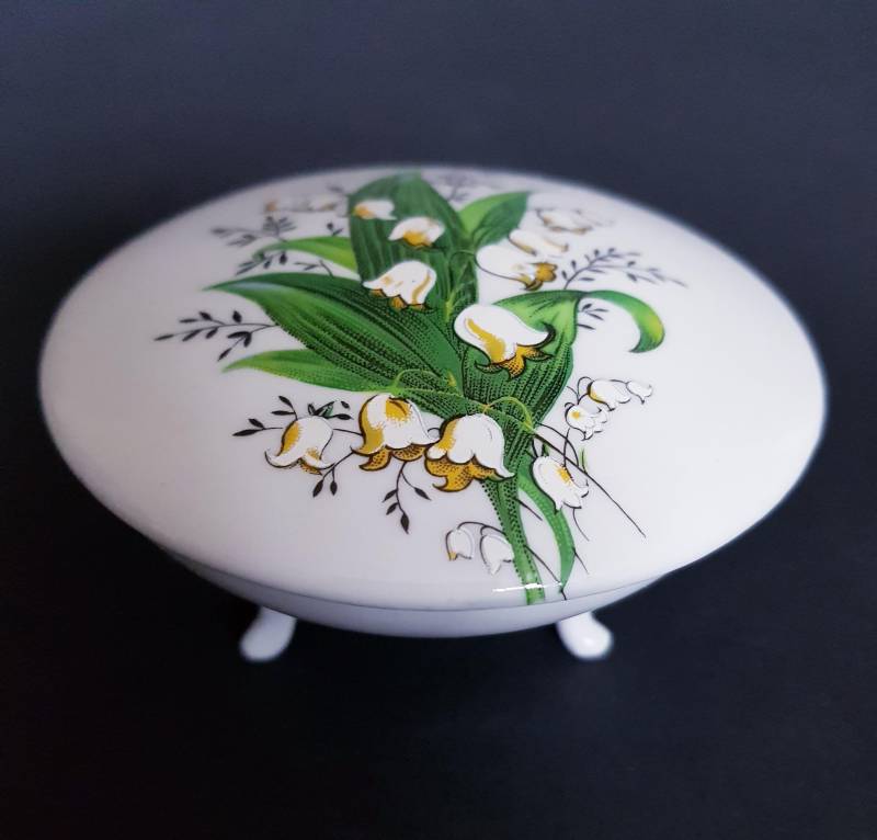 Vintage Deckeldose Rose Walk Boutique Creatione Porzellandose Mit Deckel Schmuckdose Maiglöckchen Vintage Deckeldose Rose Walk Boutique Creatione Porzellandose Mit Deckel Schmuckdose Maiglöckchen von lwiedbeauty