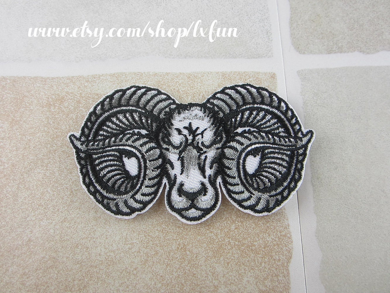 Bestickte Ram Schafe Patch Auf Eisen/Nähen von lxfun