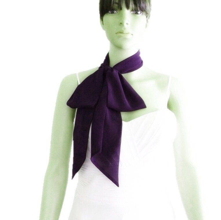 Dunkel Lila Fliege Schal. Dunkle Puple Hals Schal. Chiffon Wrap von lynamobley2012