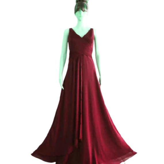 Weinrotes Langes Brautjungfernkleid. Burgunder Kleid Weinrotes Langes Brautjungfernkleid. Burgunder Kleid von lynamobley2012