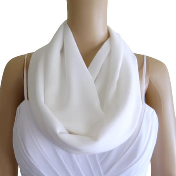 Weißer Rundschal. Infinity Schal. Loopschal von lynamobley2012