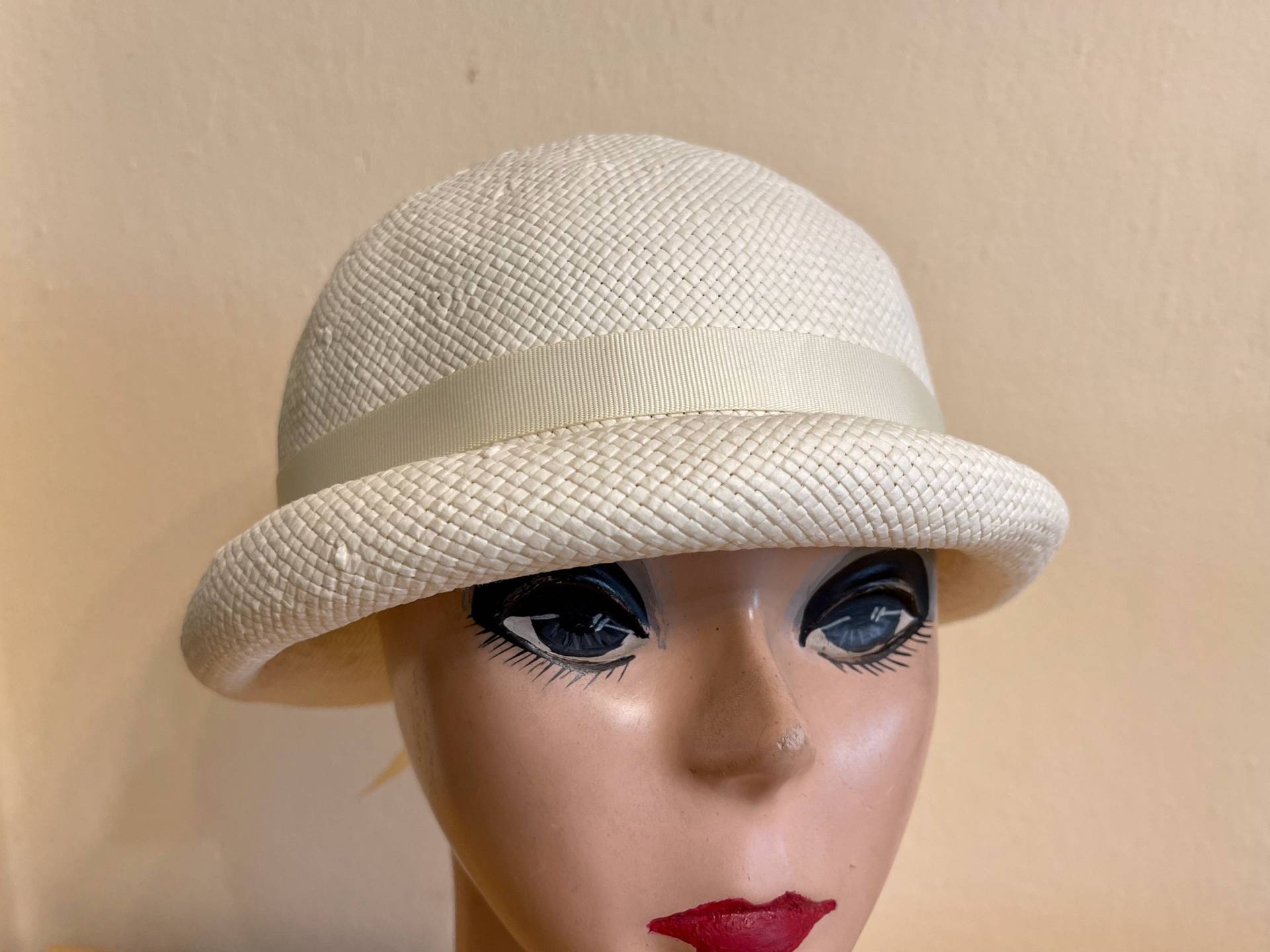 Creme Toyo Stroh Cloche Hut Downton Abtei 1920Er Jahre Stil Creme Toyo Stroh Cloche Hut Downton Abtei 1920Er Jahre Stil von lyndahats