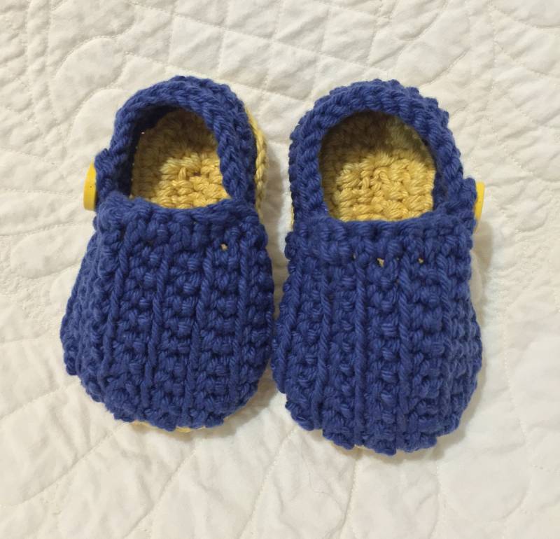 Gehäkelte Baby Booties Blau Und Gelb Loafers Mit Vintage Knopf Quiltsy Handmade von lynndalou