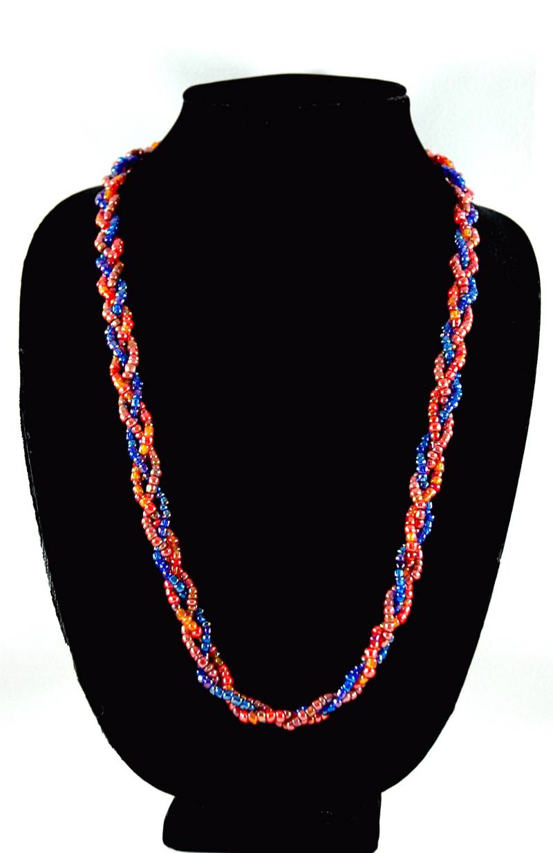 Rot Und Blau Geflochtene Perlenkette Rot Und Blau Geflochtene Perlenkette von lyricaljewelrybydmc