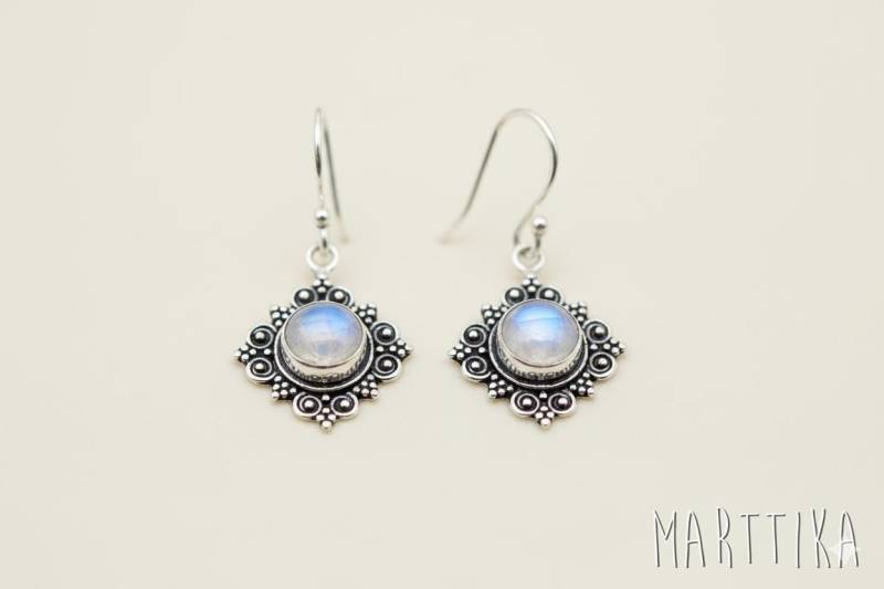 Kleine Ohrringe Mit Schwarzem Onyx, Mondstein Oder Labradorit | Ethno-Schmuck Aus Messing von mARTtika