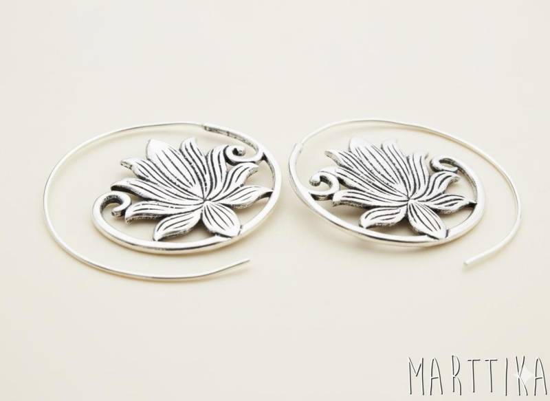 Lotusblüten-Ohrringe - Handgefertigte Ohrringe Mit Spirituellem Design von mARTtika