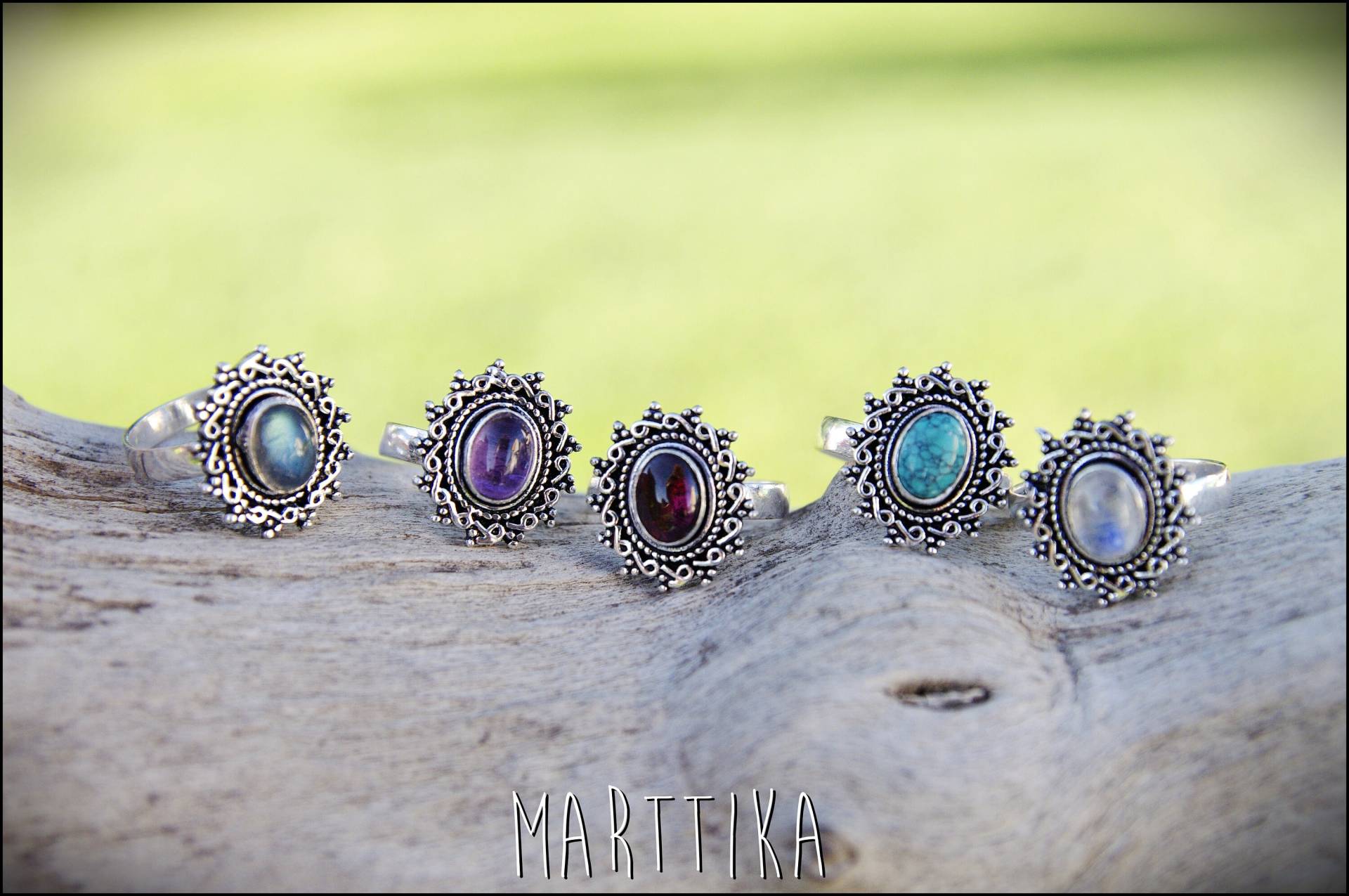 Mandala-Ring Mit Steinen - Amethyst, Mondstein, Labradorit, Granat Und Türkis Mandala-Ring Mit Steinen - Amethyst, Mondstein, Labradorit, Granat Und Türkis von mARTtika